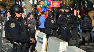 El NYPD promete garantizar el desfile más seguro de la historia.  (Photo credit shouldTIMOTHY A. CLARY/AFP/Getty Images)