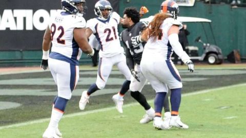 Michael Crabtree de Oakland Raiders y Aqib Talib de Denver Broncos desataron una pelea.   (Foto: Robert Reiners/Getty Images)