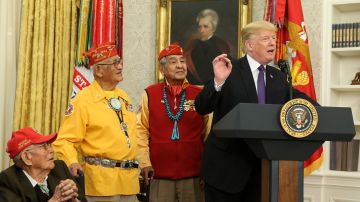 El presidente Trump invitó a nativos americano a la Casa Blanca.