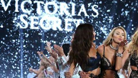 La prenda de $2 millones de dólares, está hecha con diamantes y zafiros.