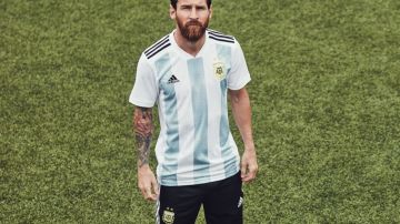 Messi con el nuevo uniforme de Argentina. Adidas.