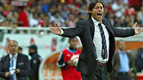 Matías Almeyda, durante el partido de la jornada 16 de la Liga MX, entre Chivas y Atlas, celebrado en el Estadio Chivas. (Foto: Imago7/Jorge Barajas)
