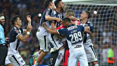 El festejo de los jugadores de Monterrey tras vencer en penaltis al América para meterse a finales de la Copa MX. (Foto: Imago7)