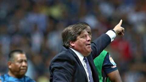 Miguel Herrera no pasó de semifinales en la Copa MX, tras perder contra Rayados en una polémica serie de penaltis. (Foto: Imago7/Jose Macias)