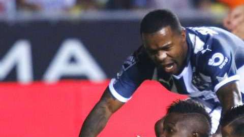 Avilés Hurtado de  Rayados del Monterrey festeja su gol al Morelia durante el juego de ida de semifinales del Apertura 2017 de la Liga MX. (Foto: Imago7)