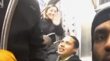 LeBron James usa el tren C para ir a su hotel.