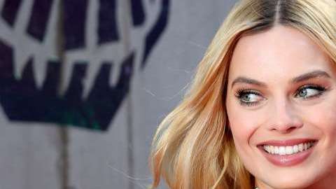 Margot Robbie asegura que no por estar casada debe tener hijos.