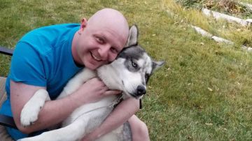 Michael Dizoglio fue diagnosticado con cáncer de testículo gracias a su perro.