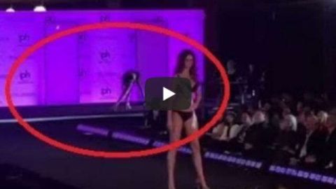 Nagma Shrestha intentó ponerse de pie rápidamente, pero fue asistida por el personal del evento.
