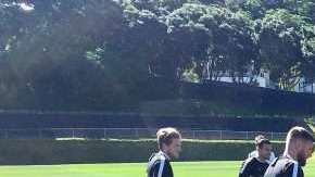 Los jugadores de la selección de Nueva Zelanda se preparan para su partido contra Perú en Wellington.