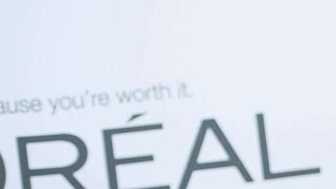 Nick Jonas es un niño de mami.