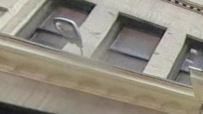 La Universidad de Nueva York implementó la misma iniciativa con los estudiantes afectados por el huracán Katrina en 2005.