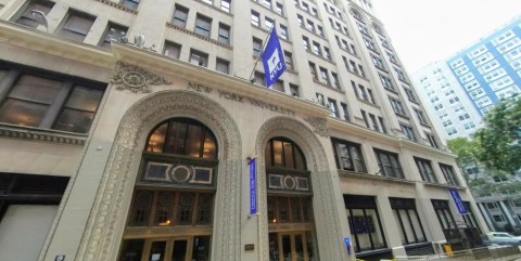 La Universidad de Nueva York implementó la misma iniciativa con los estudiantes afectados por el huracán Katrina en 2005.
