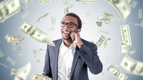 Revelar la historia salarial puede perjudicar a minorías y mujeres que suelen cobrar menos./Shutterstock