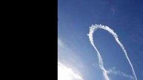 Un dibujo de un pene gigante aparece en el cielo de Washington.