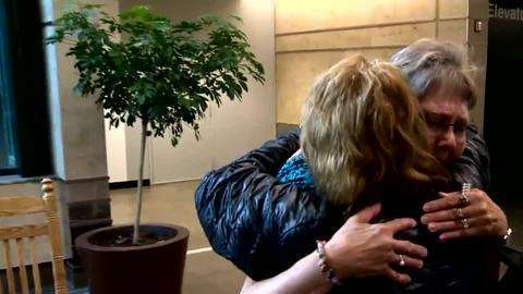 Yvonne Betowt y Mary Richardson, dos amigas que por fin se conocen después de 51 años.