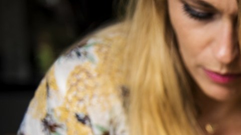 La mala postura es el principal factor de daño.