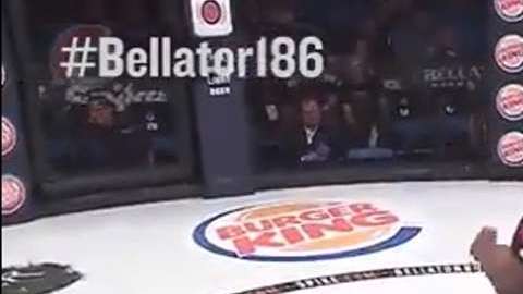 Tywan Claxon proinó tremendo rodillazo a su rival