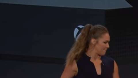 Ronda Rousey "golpeó" en los genitales a Dustin