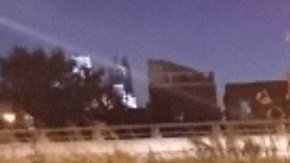 Un vagabundo ayudó a una mujer que se quedó sin gasolina, la mujer prometió ayudarle.