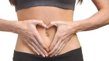 Además de ejercicios, hay otras acciones que pueden ayudarte a bajar tu abdomen.