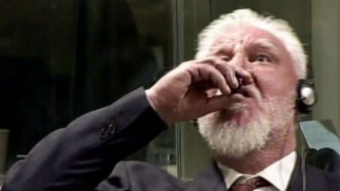 Slobodan Praljak tomó el veneno en la audiencia.