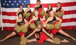 Grupo de animadoras mayores (más de 55 años), con base en Arizona.