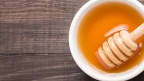 Un té de miel con limón es un perfecto remedio para el invierno.