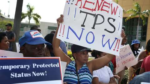 400,000 inmigrantes en el limbo ante postura de Trump de eliminar este plan de alivio migratorio.