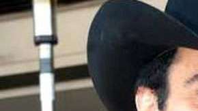 Vicente Fernández Jr. entró a la política.