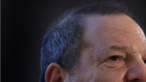 Más de 50 mujeres han acusado a Weinstein de una serie de actos que van desde la violación hasta el acoso sexual.