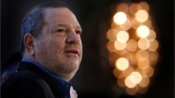 Más de 50 mujeres han acusado a Weinstein de una serie de actos que van desde la violación hasta el acoso sexual.