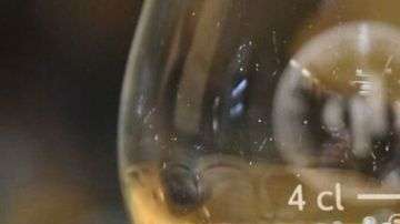 Los 200 mililitros de la bebida le costaron a el millonario chino Zhang Wei el equivalente a  $10,000. (Foto: Sandro Bernasconi)