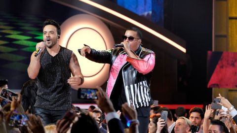 Luis Fonsi y Daddy Yankee en la gala de los Premios Billboard de la Música Latina. EFE/Gaston de Cardenas