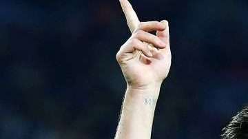 El delantero del FC Barcelona Paco Alcácer celebra el primer gol de su equipo ante el Sporting de Lisboa en Champions. 
 (Foto: EFE/Alejandro García)