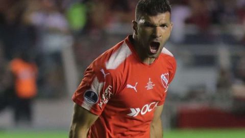 Emmanuel Gigliotti de Independiente festeja su gol ante Flamengo en laida de la final de la Copa Sudamericana. (Foto: EFE/Juan Ignacio Roncoroni)