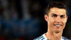 Cristiano Ronaldo, Luka Modric y Jonathan Urretaviscaya presumen sus galardones