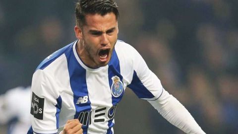 Diego Reyes anotó su primer gol con el FC Oporto y lo celebró por todo lo alto. (Foto: EFE/MANUEL ARAUJO)