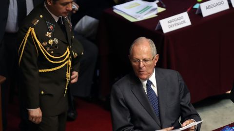 El presidente Kuczynski llama el proceso en su contra un "golpe de Estado disfrazado".