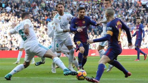 Real Madrid cerró mal el 2017 ante el FC Barcelona en el Clásico, pero aún así mantiene la hegemonía en todos los órdenes. (Foto: EFE/Kiko Huesca)