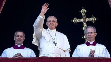 El Papa Francisco impartió la tradicional bendición Urbi et Orbi en El Vaticano este día de Navidad. (Foto: EFE/EPA/ANGELO CARCONI)