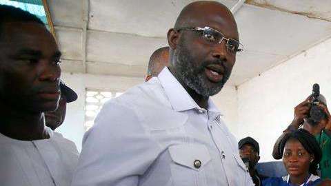 El exfutbolista George Weah fue elegido presidente de Liberia