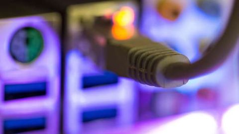 Los defensores de la neutralidad de internet argumentan que acabar con la normativa comprometería una red abierta y libre.