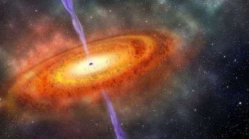 La luz detectada en torno al agujero negro inició su viaje hacia la Tierra hace 13.000 millones de años.
