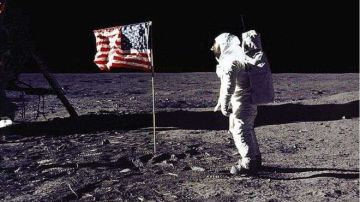 El hombre llegó por primera vez a la Luna en 1969.