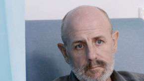 David Shutts durante un tratamiento de quimioterapia.