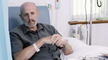 David Shutts durante un tratamiento de quimioterapia.