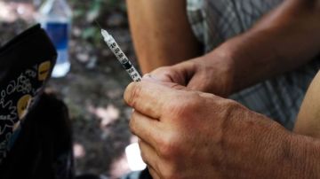 Detrás del dramático aumento en las sobredosis entre los consumidores de heroína están los opioides sintéticos como el fentanilo.