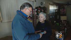 Donna Russman recibió la sorpresa de un desconocido que le ayudó a pagar sus impuestos.