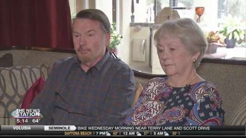 Don Baker y su heman Sandra, conociéndose después de 60 años.